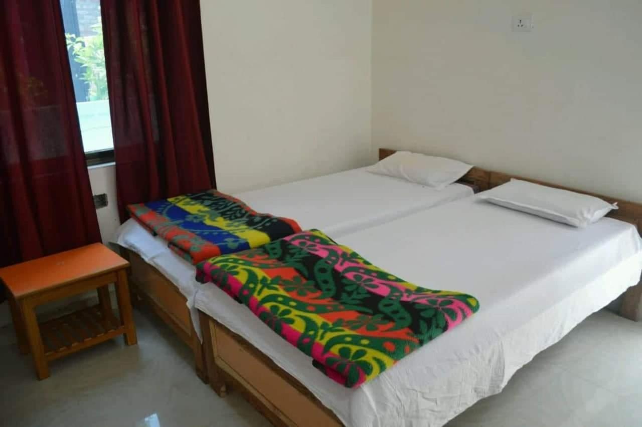 Middle Way Home Stay Бодх-Гая Екстер'єр фото